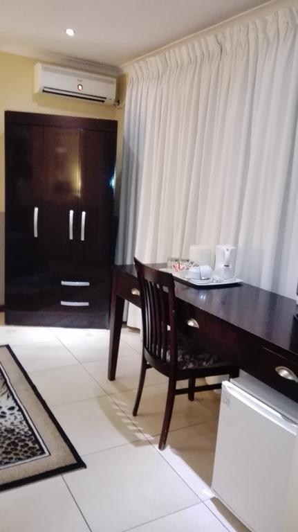 Villa Via Hotel Мидранд Экстерьер фото