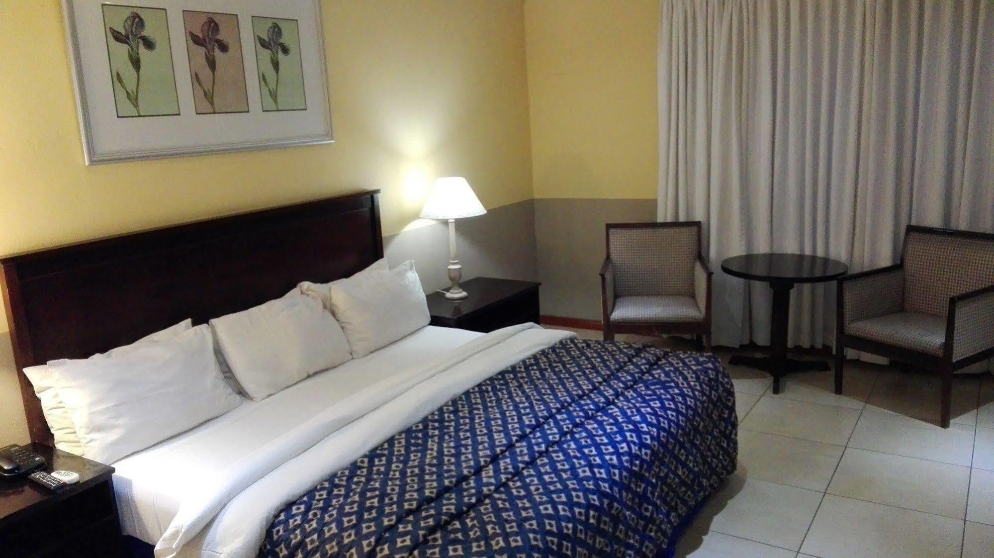 Villa Via Hotel Мидранд Экстерьер фото
