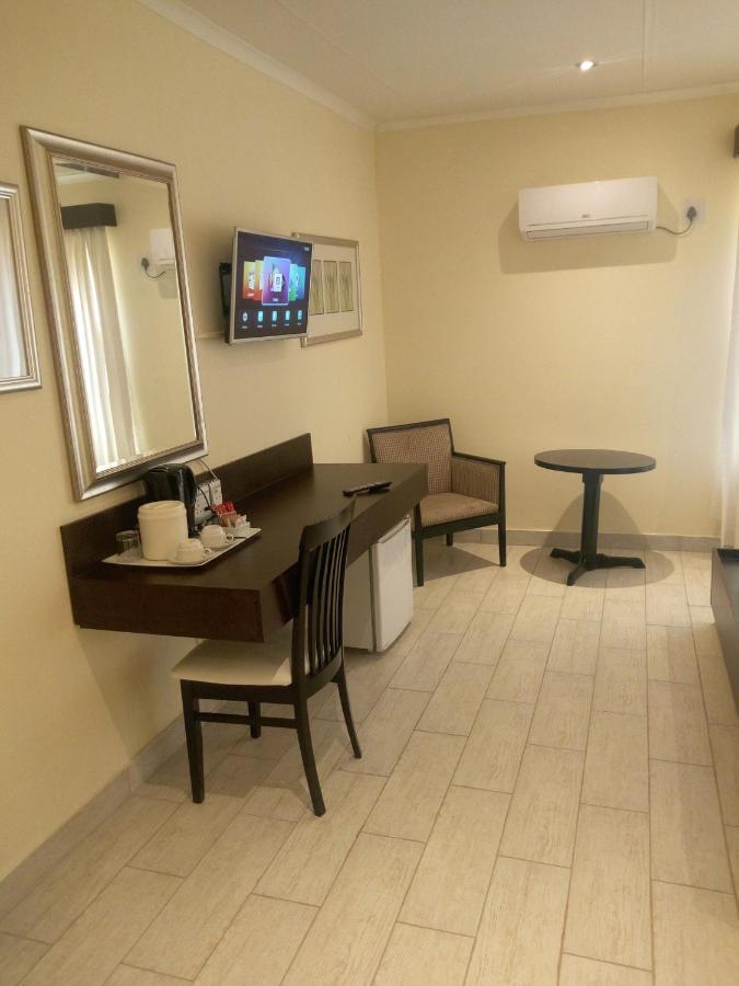 Villa Via Hotel Мидранд Экстерьер фото